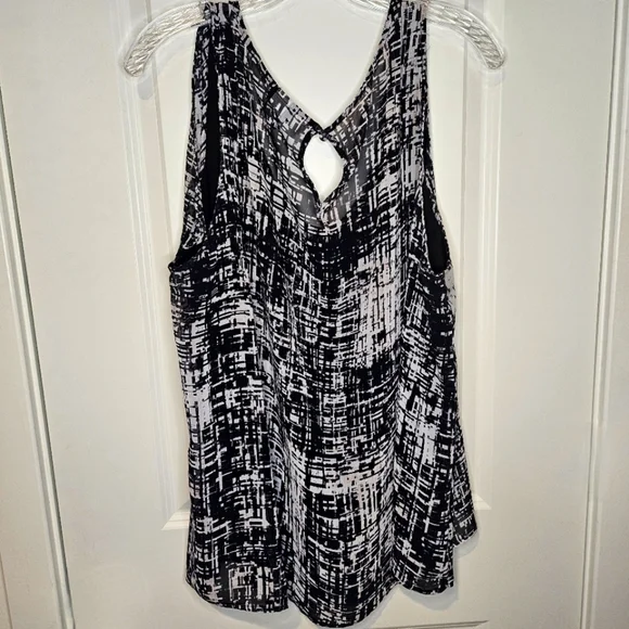 Torrid 2X Abstract Keyhole Layered Tank Blouse Plus Size Flowy Top - Picture 5 of 12